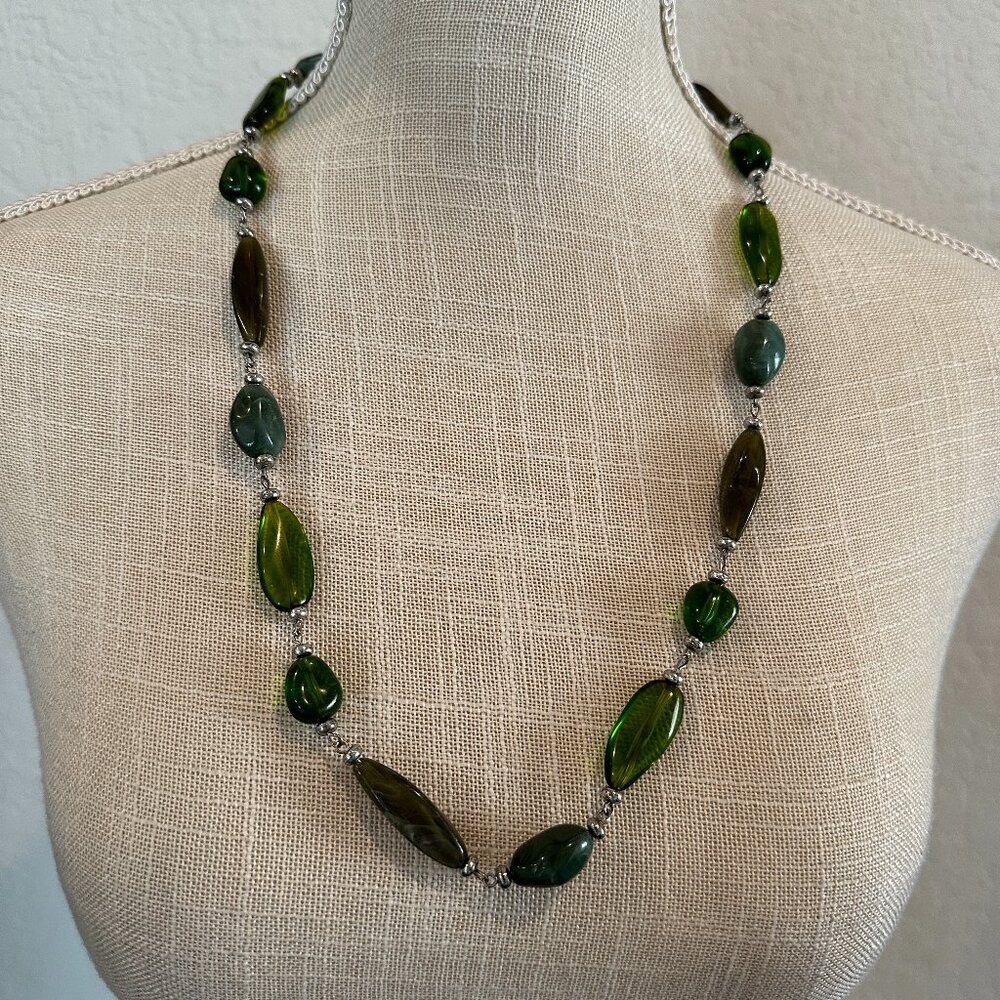 Vintage Acrylic Beaded Necklace - Picture 4 of 5